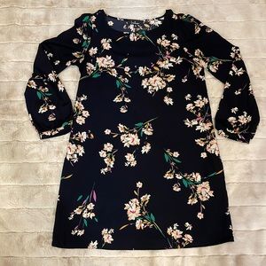 Lulu’s navy floral long-sleeve shift dress size M